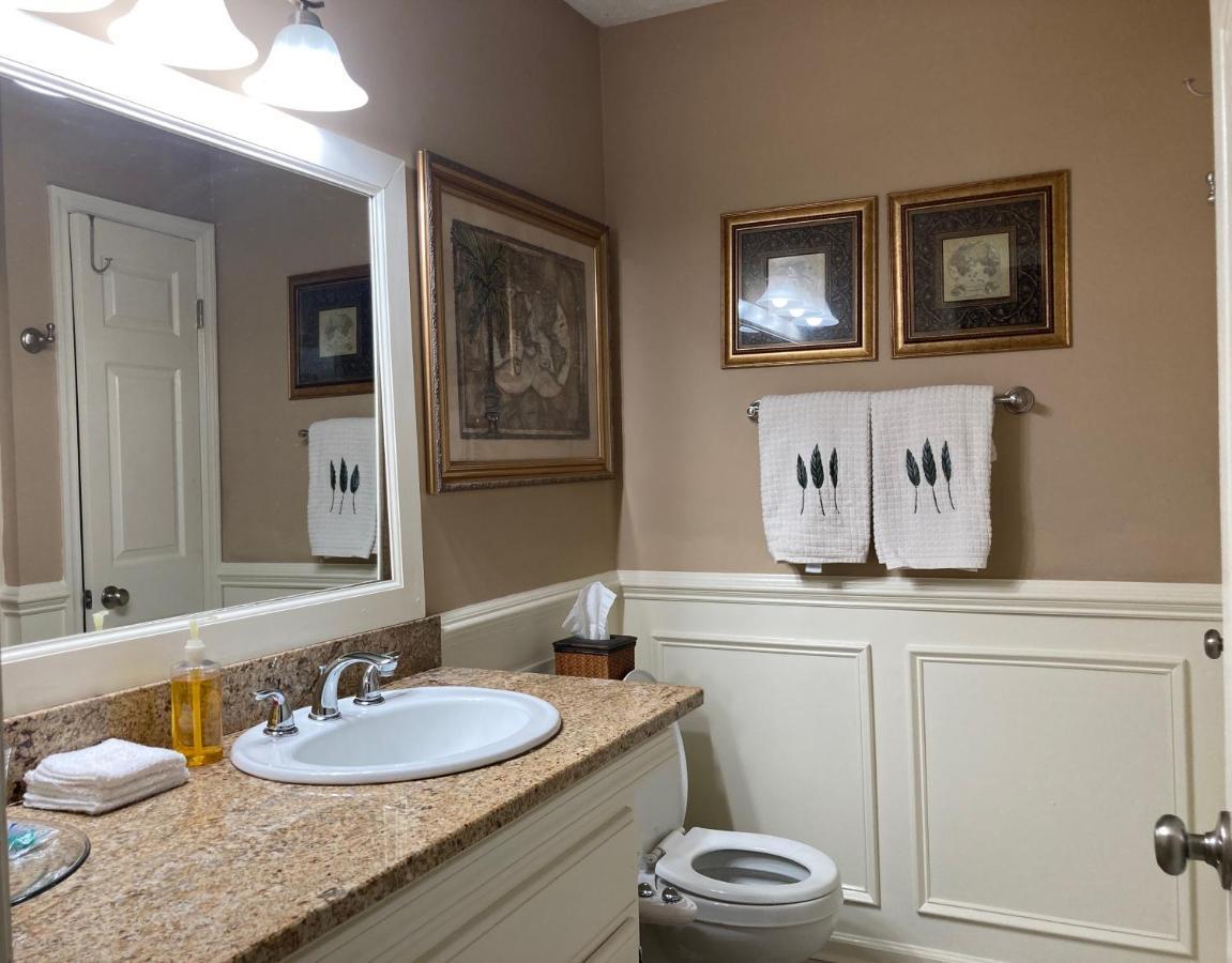 Classic Condo: Downtown Retreat