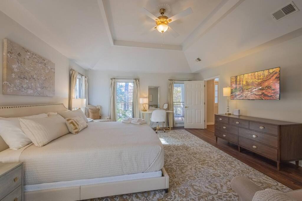 Riverfront Retreat: Luxury Family With Entertainment Galore * Athens