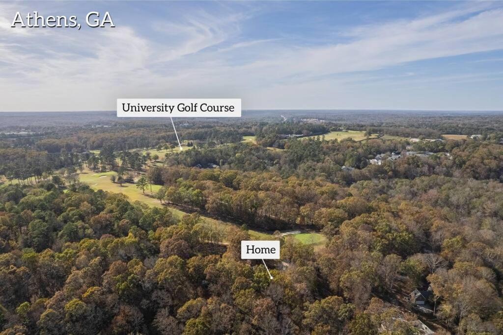 Riverfront Retreat: Luxury Family With Entertainment Galore Villa *