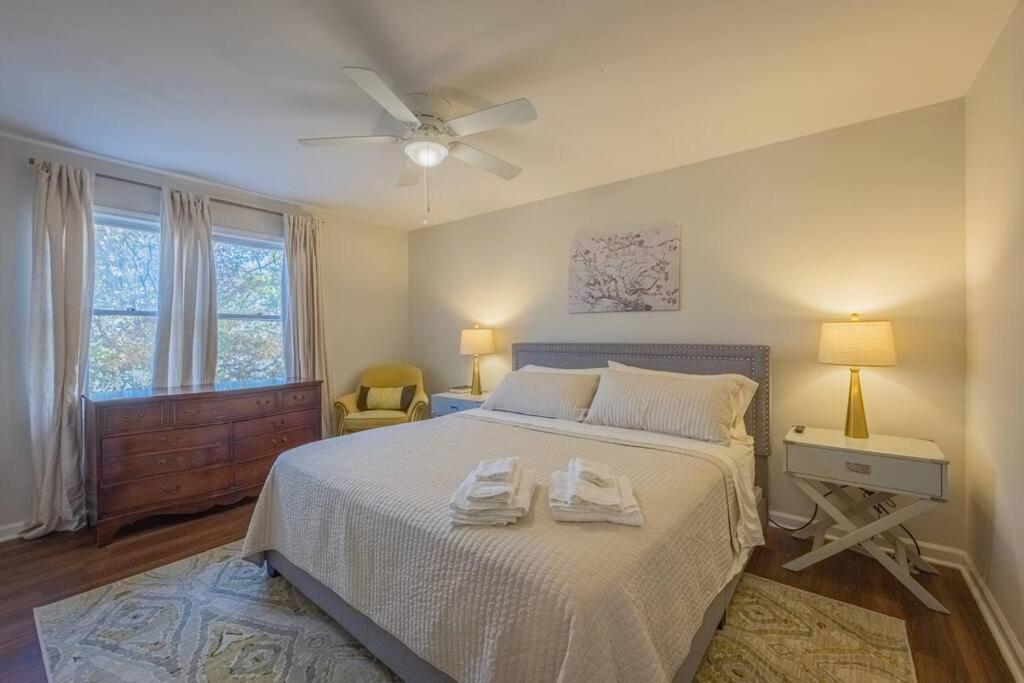 Villa Riverfront Retreat: Luxury Family With Entertainment Galore Athens