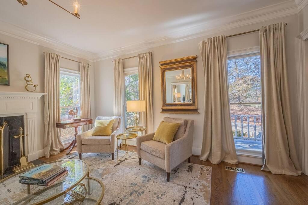 Riverfront Retreat: Luxury Family With Entertainment Galore Villa Athens