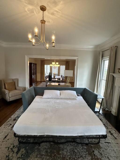 Riverfront Retreat: Luxury Family With Entertainment Galore * Athens