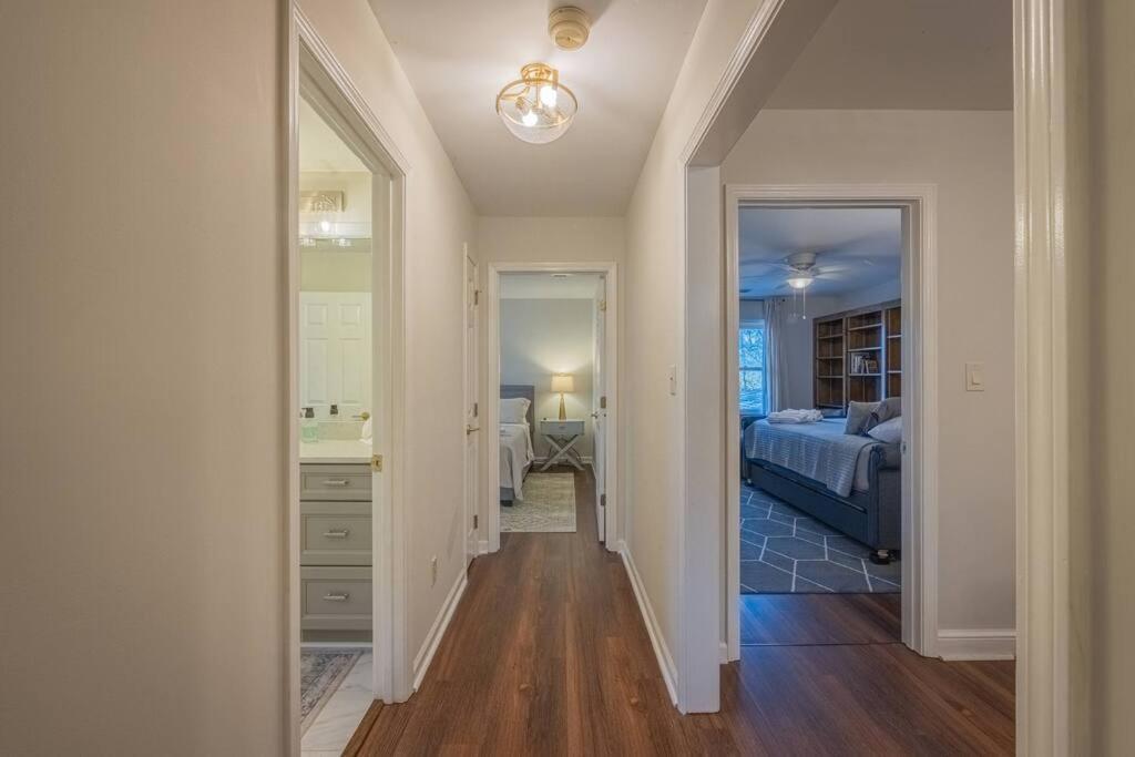 Villa Riverfront Retreat: Luxury Family With Entertainment Galore Athens