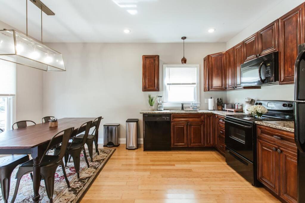 Holiday home Meet Me In I Beautiful 4-bdrm House I 1 Mile To Dt And Mins To Uga *