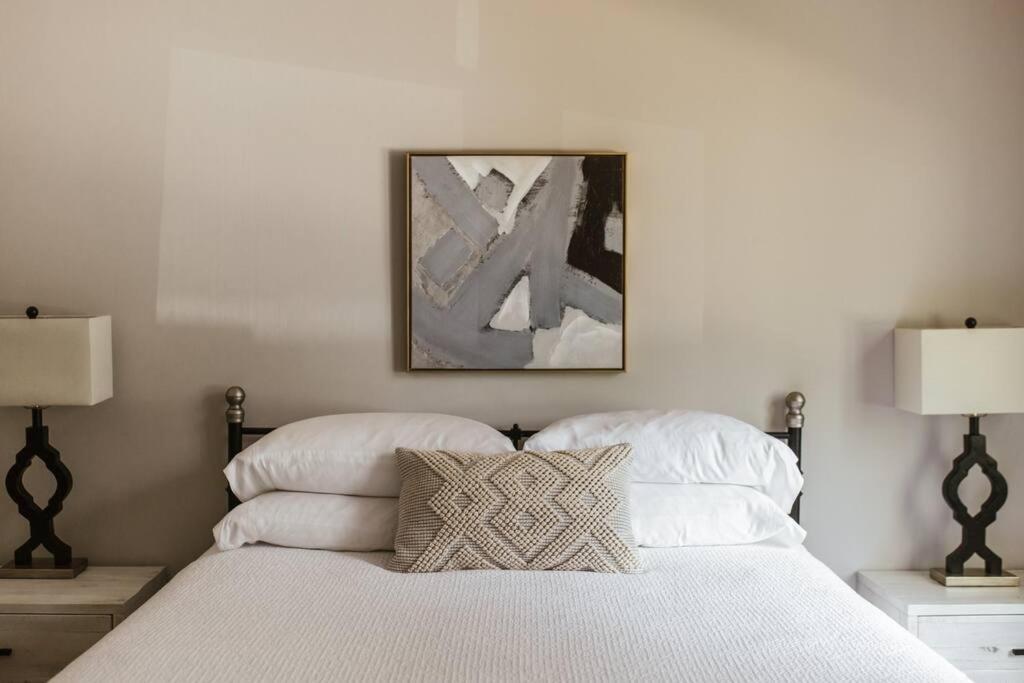 Meet Me In I Beautiful 4-bdrm House I 1 Mile To Dt And Mins To Uga Holiday home