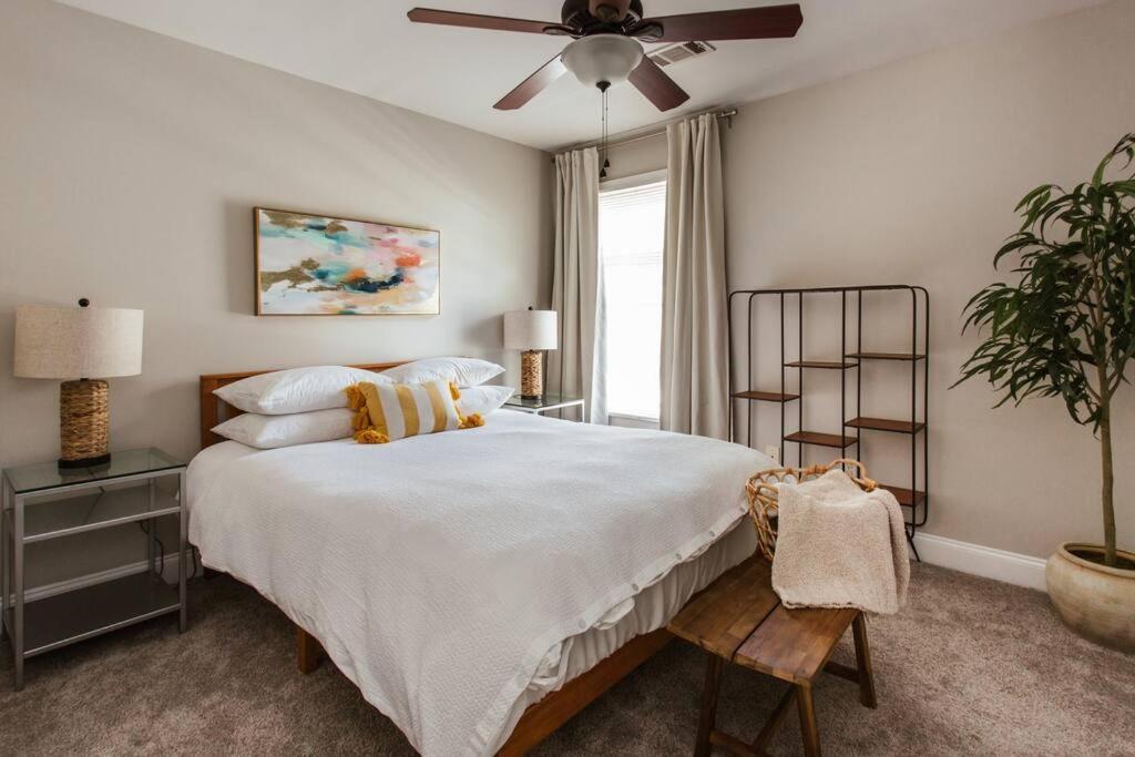 Meet Me In I Beautiful 4-bdrm House I 1 Mile To Dt And Mins To Uga Holiday home *