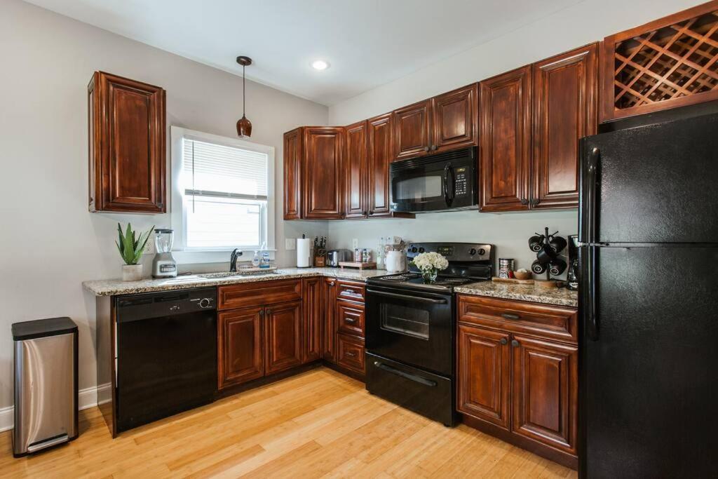 Holiday home Meet Me In I Beautiful 4-bdrm House I 1 Mile To Dt And Mins To Uga Athens