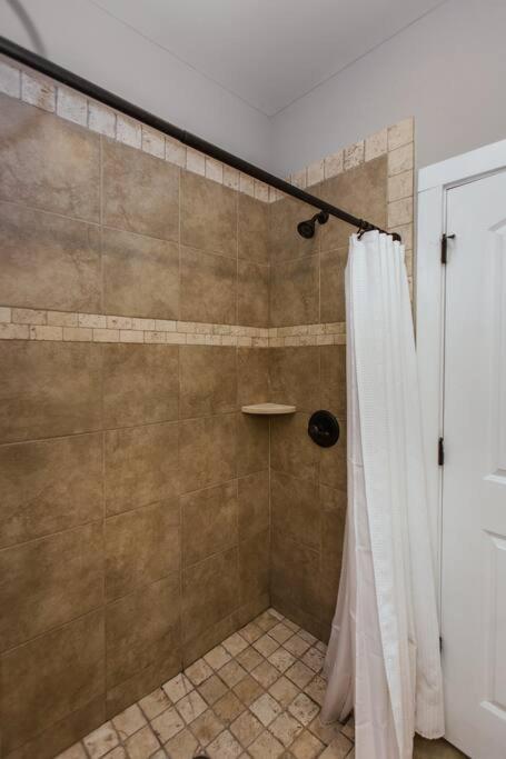 Holiday home Meet Me In I Beautiful 4-bdrm House I 1 Mile To Dt And Mins To Uga