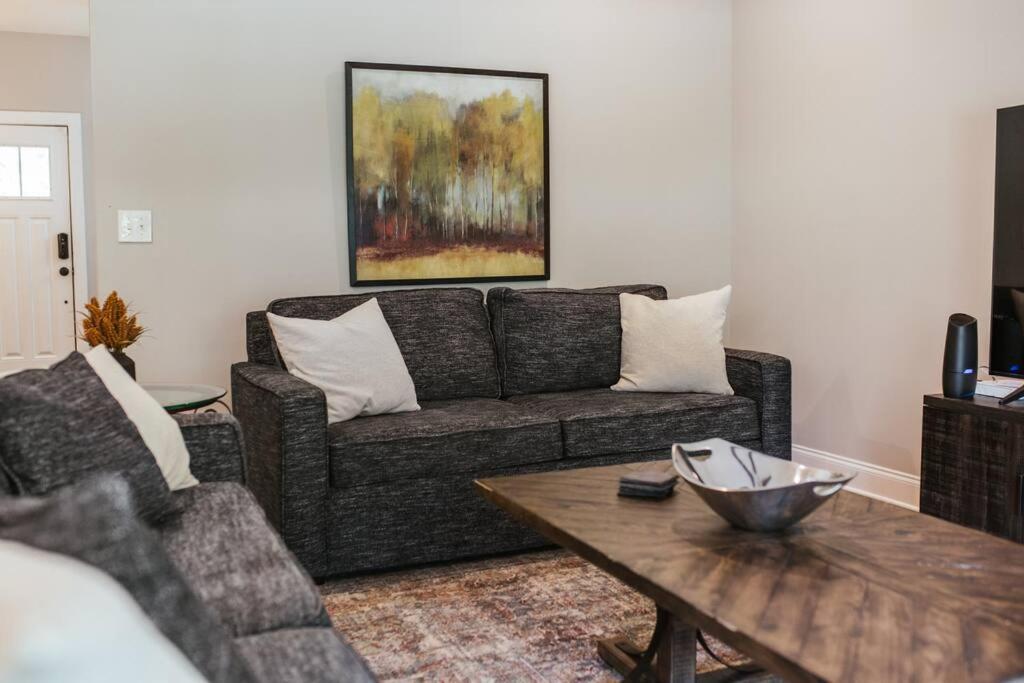 Meet Me In I Beautiful 4-bdrm House I 1 Mile To Dt And Mins To Uga Holiday home
