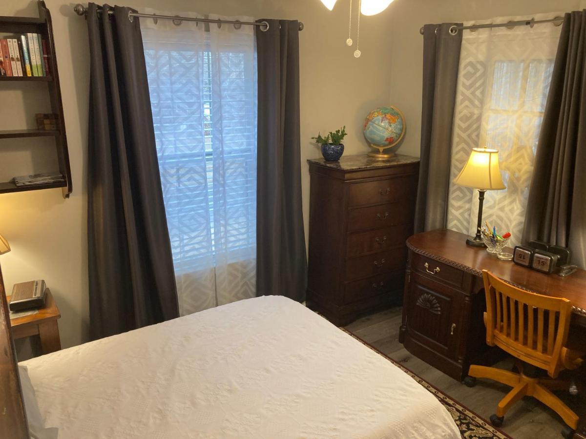 Secluded 3 Bed 2 Bath In Close To Five-points Apartment *