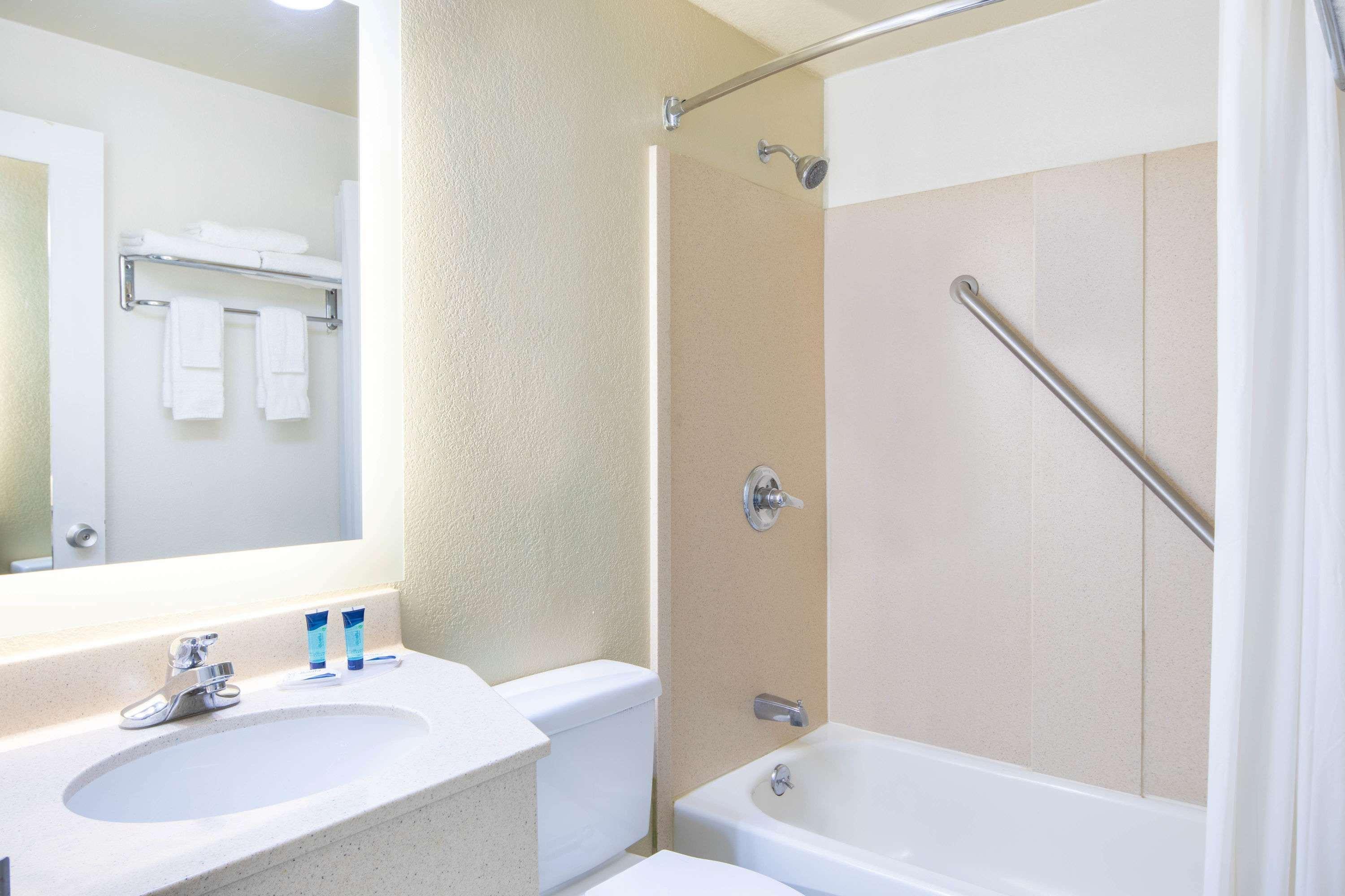 Hotel Howard Johnson By Wyndham 2*