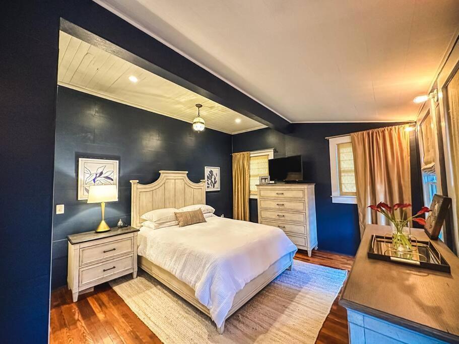 Game Day Gem: Modern + Hot Tub Holiday home Athens