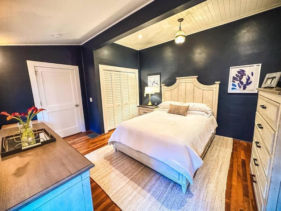 Game Day Gem: Modern + Hot Tub Holiday home Athens
