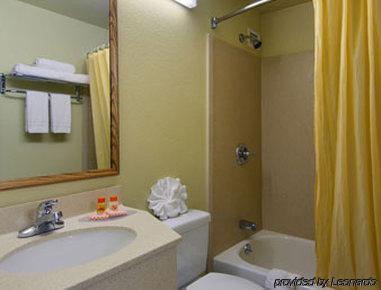 Howard Johnson By Wyndham Hotel