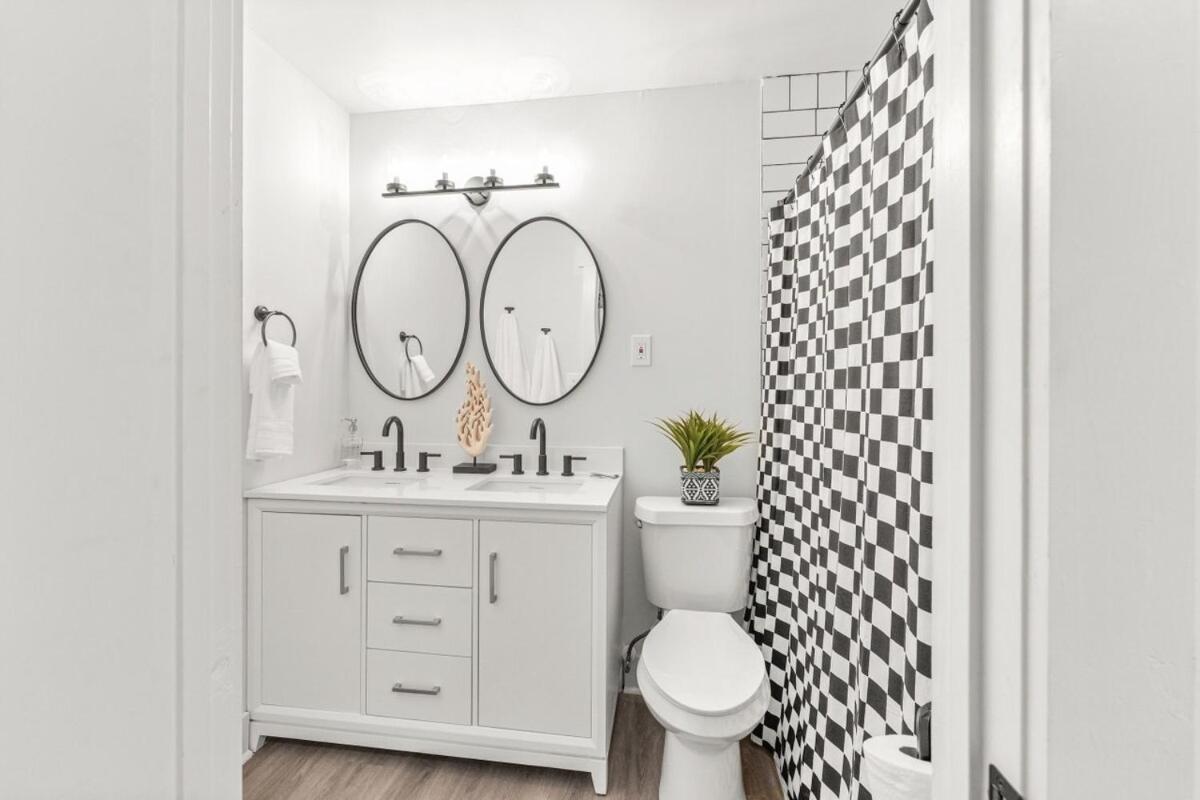 Sanctuary On Sherwood With A Backyard Oasis! * Athens