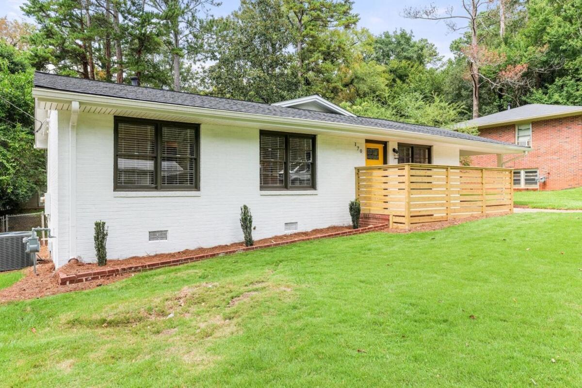 Sanctuary On Sherwood With A Backyard Oasis! Holiday home *
