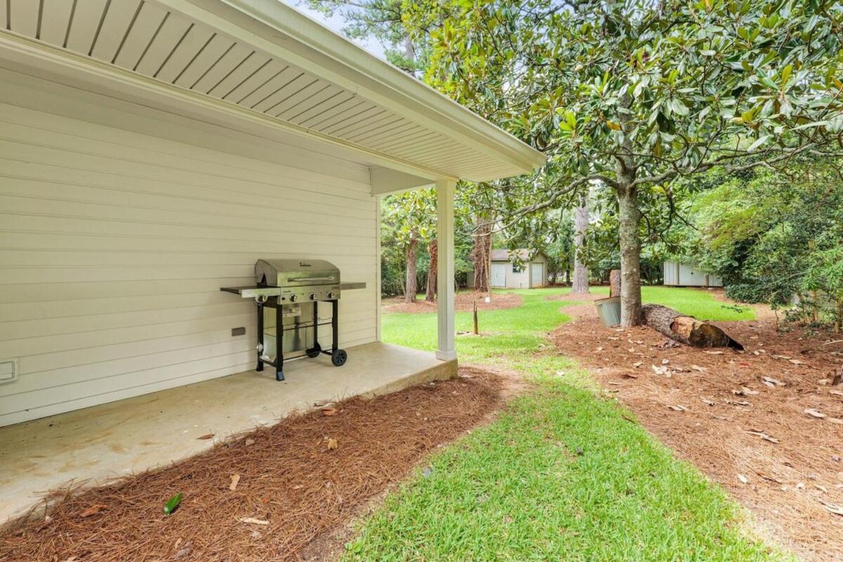 Holiday home Sanctuary On Sherwood With A Backyard Oasis!