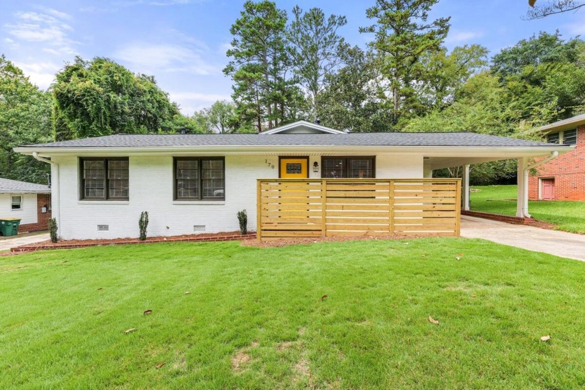 Sanctuary On Sherwood With A Backyard Oasis! *