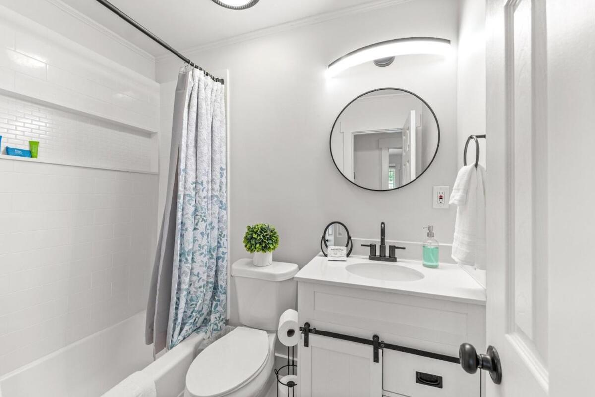 Sanctuary On Sherwood With A Backyard Oasis! Holiday home Athens