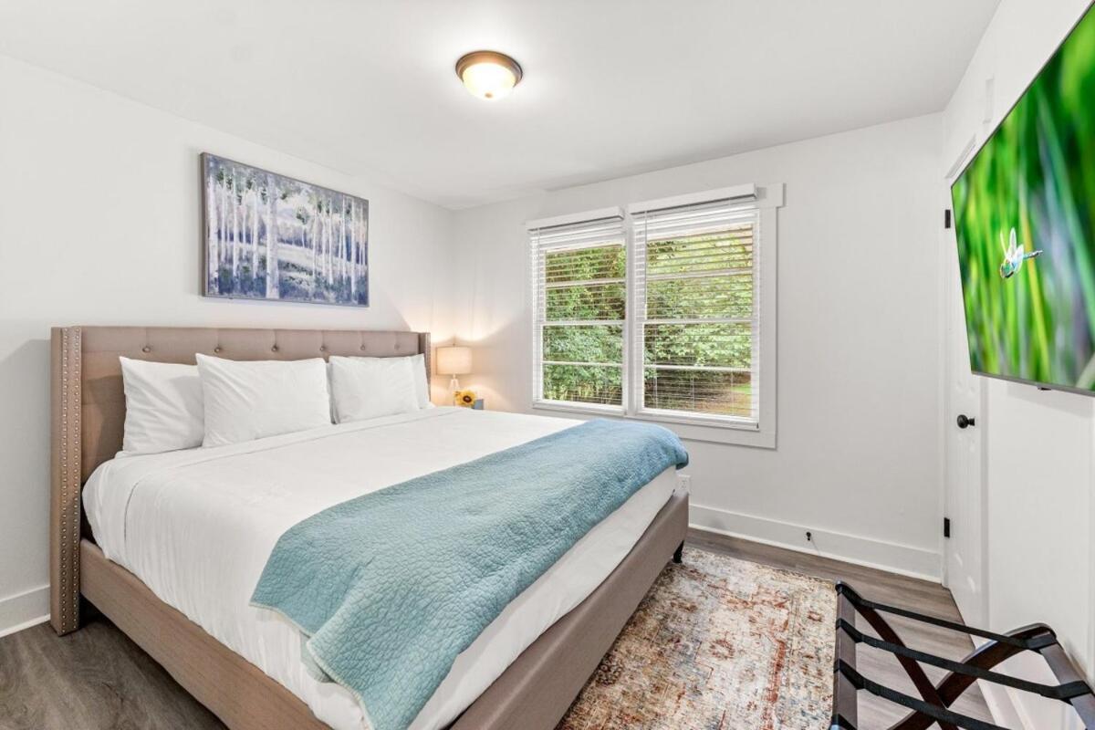 Holiday home Sanctuary On Sherwood With A Backyard Oasis! Athens
