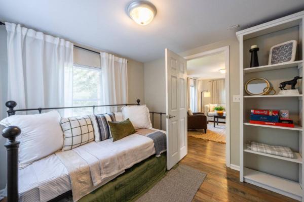 Downtown Less Than 1 Miles To Uga Holiday home