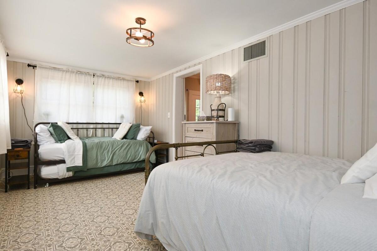 The Bulldog 100 Year Old Holiday home