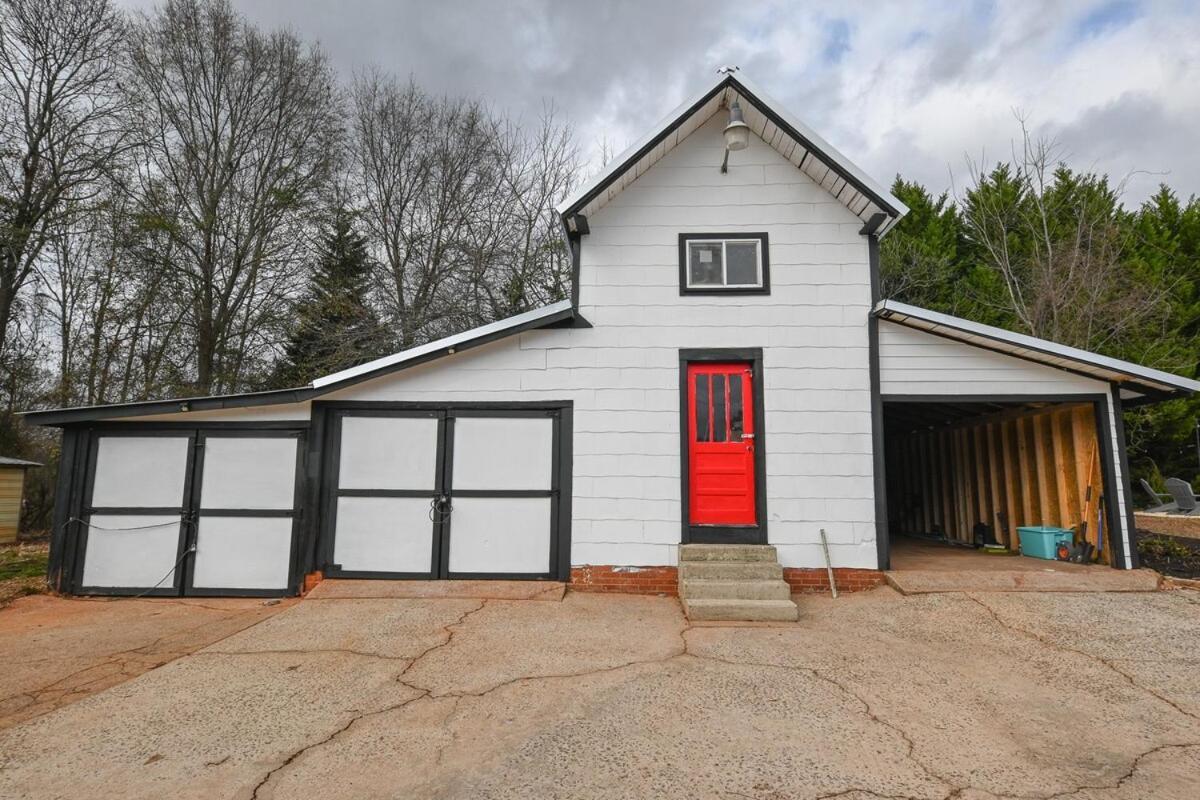 The Bulldog 100 Year Old Holiday home