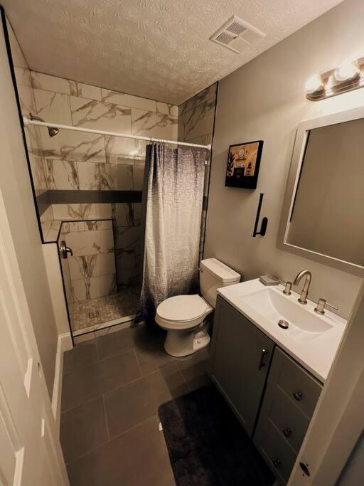Apartment Recently Renovated Condo!