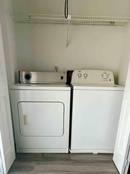 Recently Renovated Condo! Apartment *