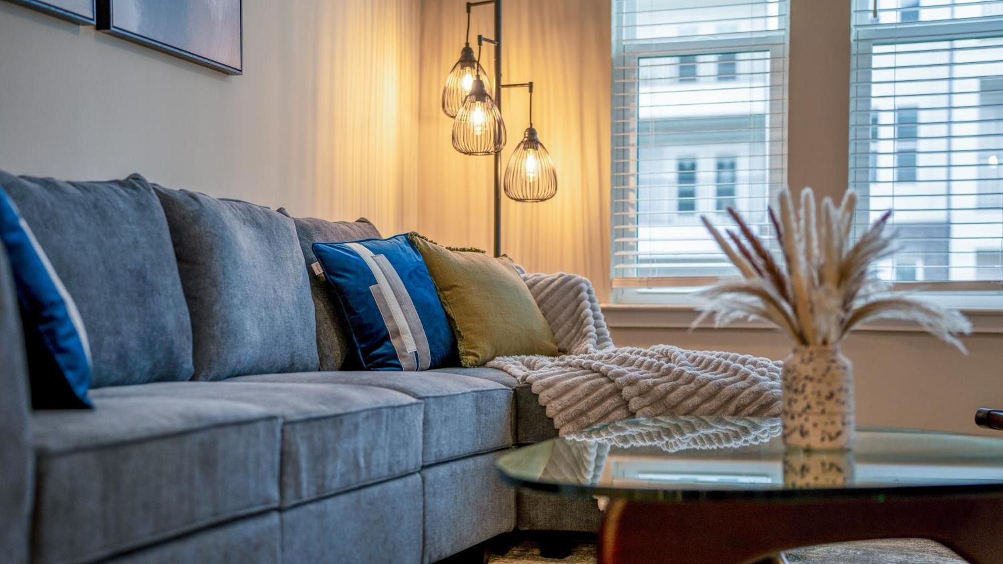 Luxurious Brand New 3br 2b In Heart Of Apartment