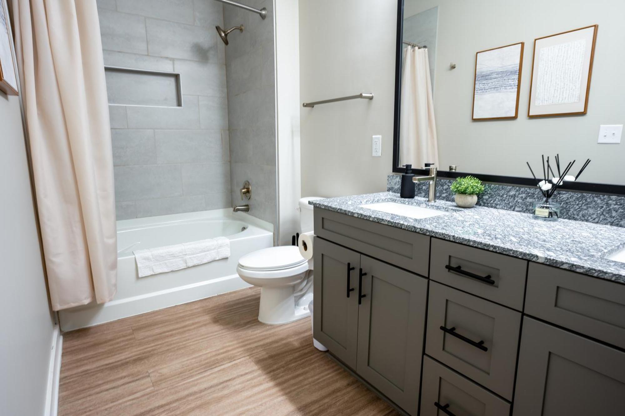 Luxurious Brand New 3br 2b In Heart Of * Athens