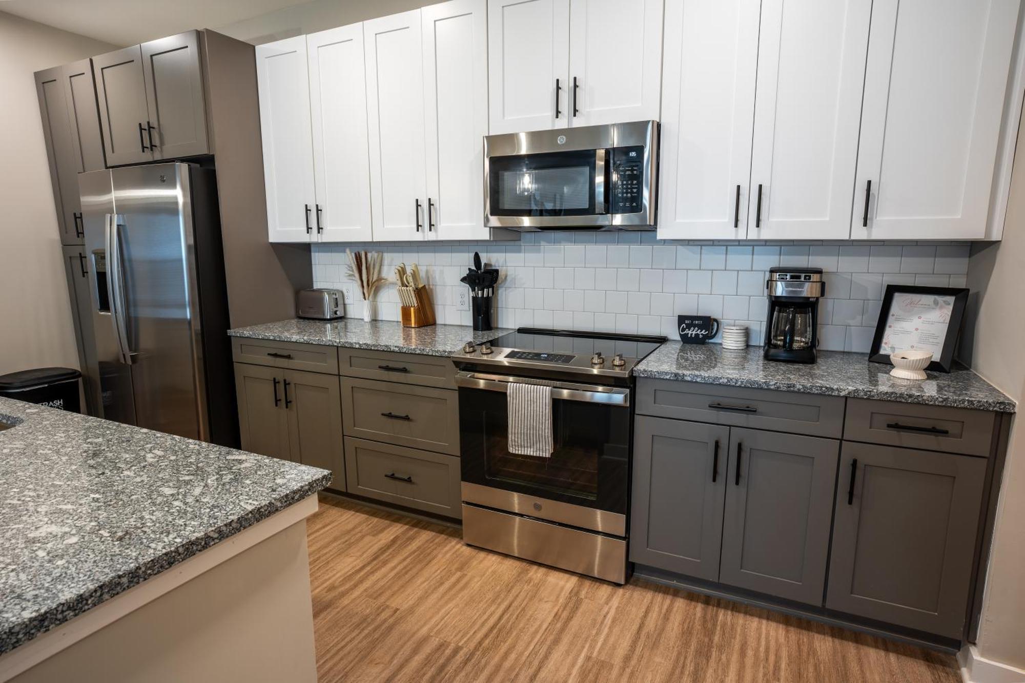 Luxurious Brand New 3br 2b In Heart Of *