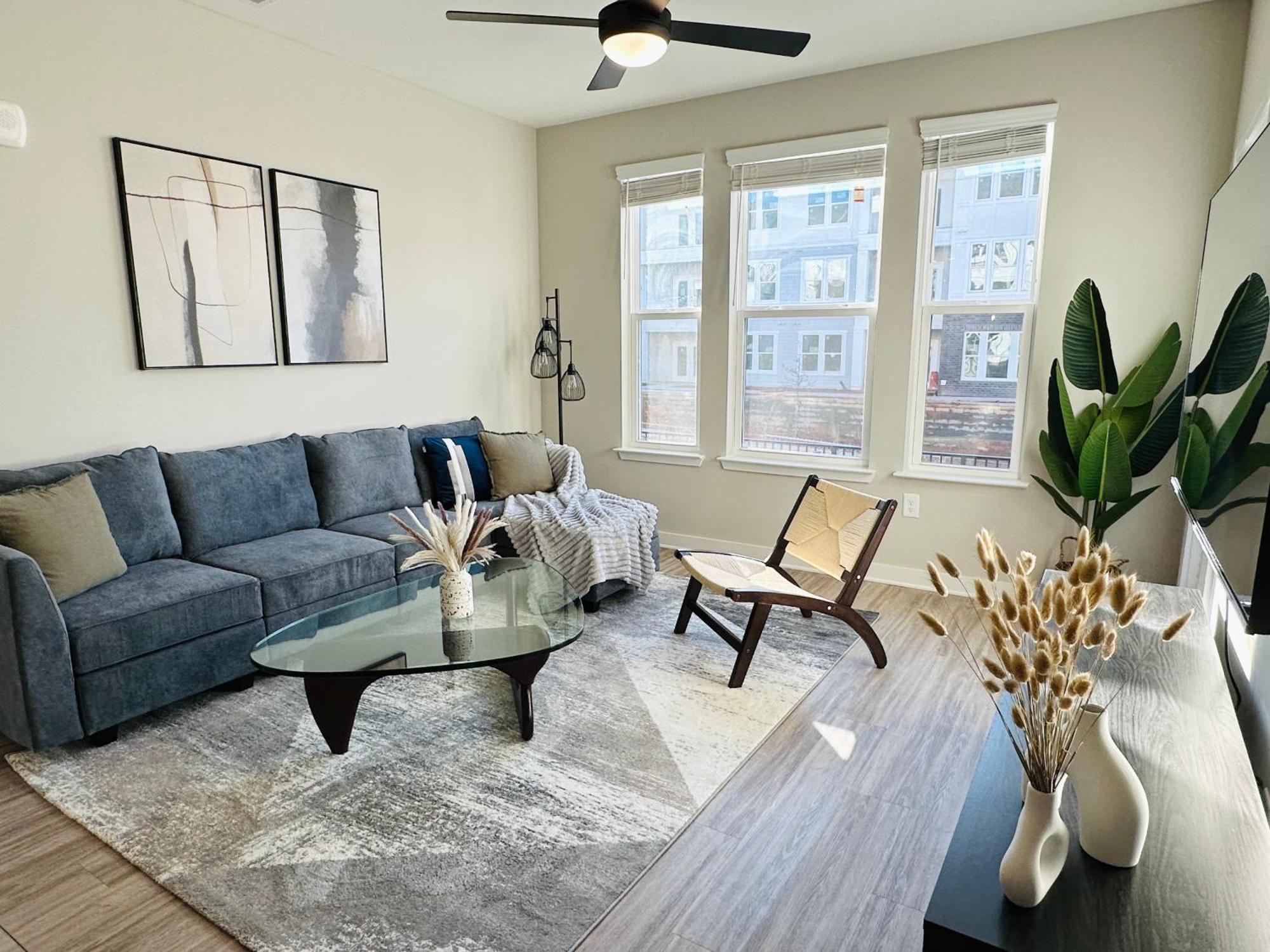 Apartment Luxurious Brand New 3br 2b In Heart Of *