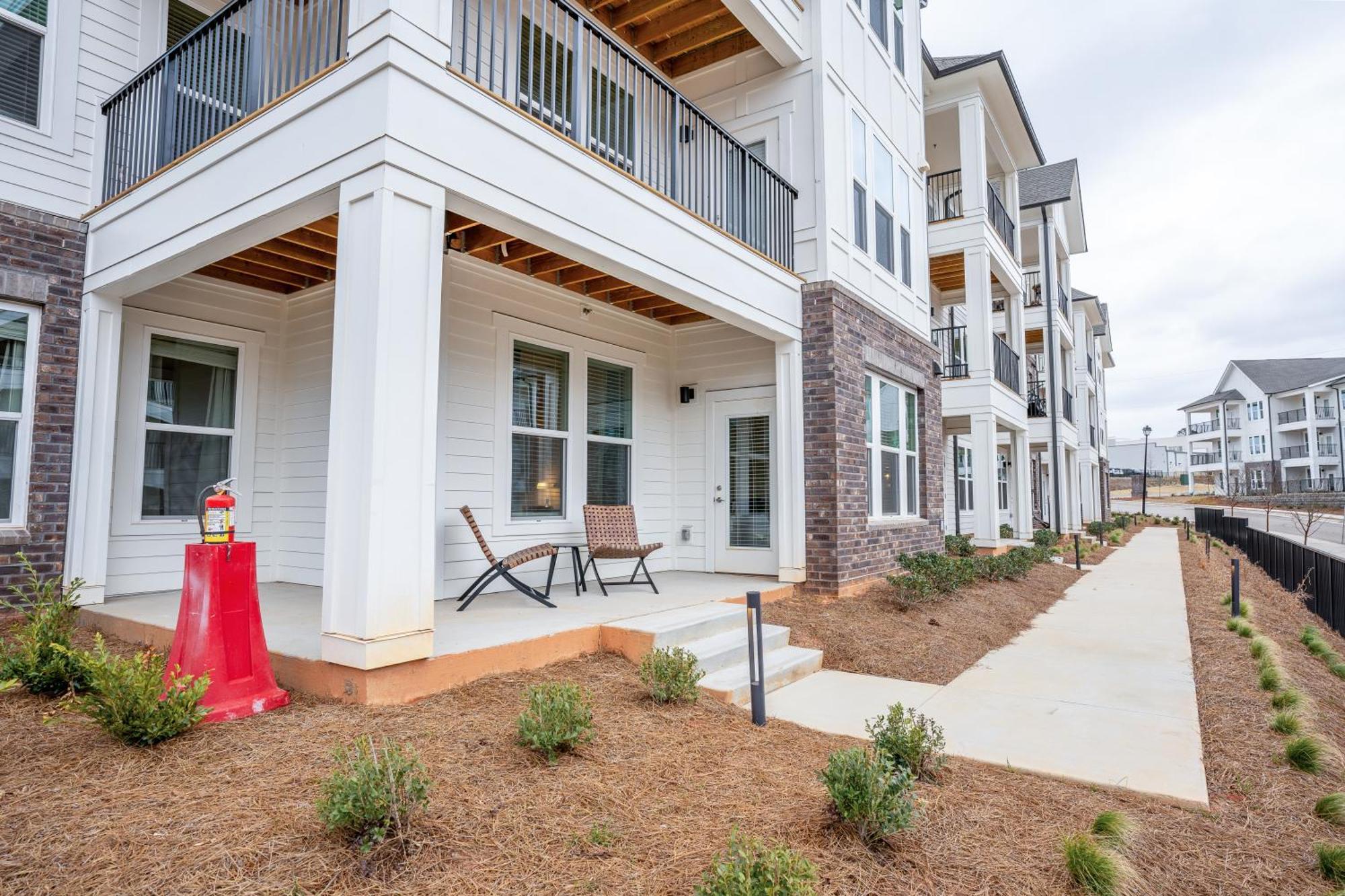 Luxurious Brand New 3br 2b In Heart Of