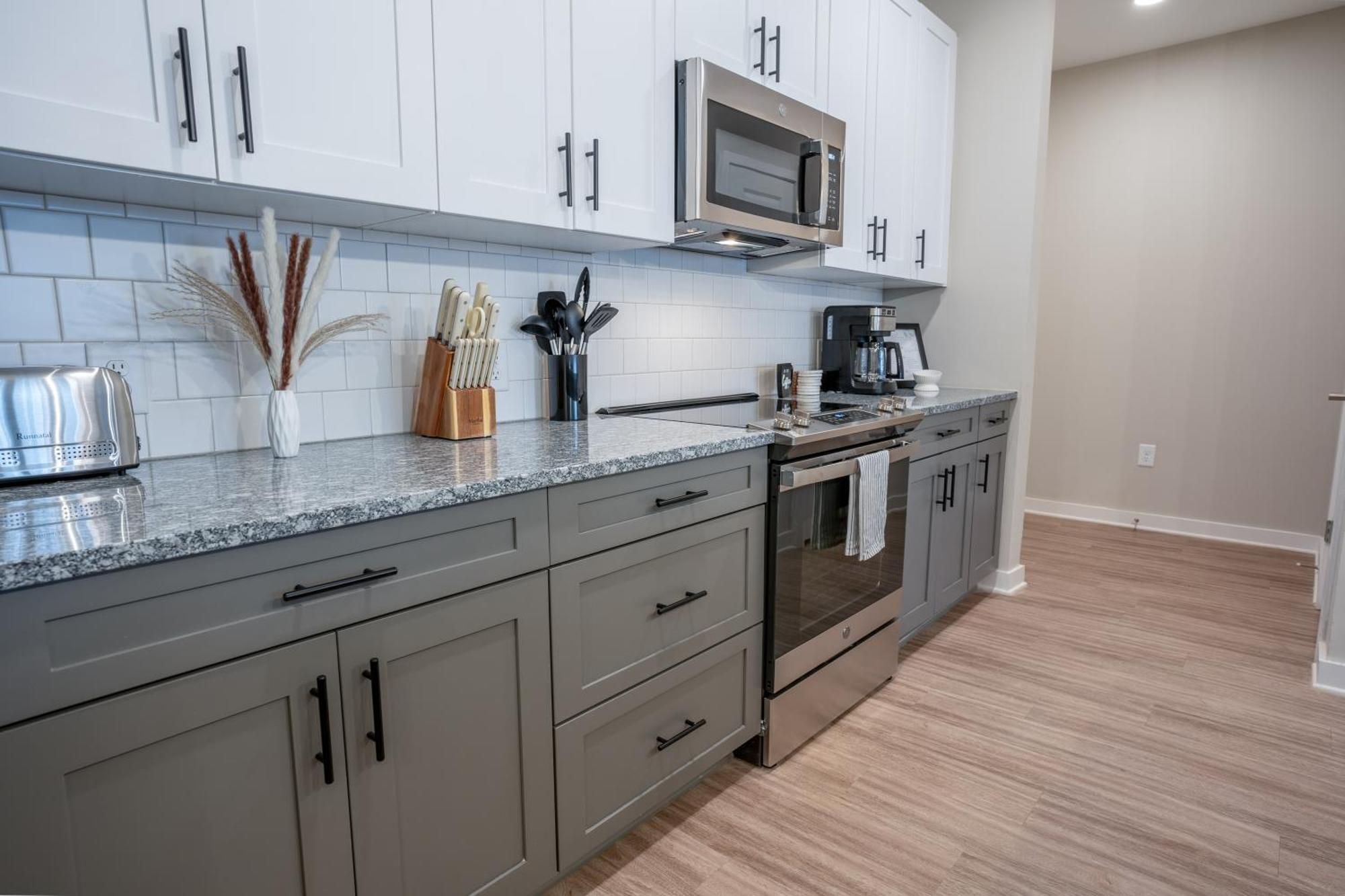 Luxurious Brand New 3br 2b In Heart Of * Athens
