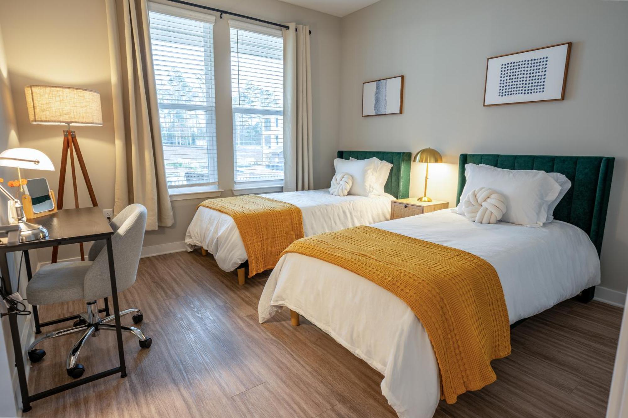 Apartment Luxurious Brand New 3br 2b In Heart Of *