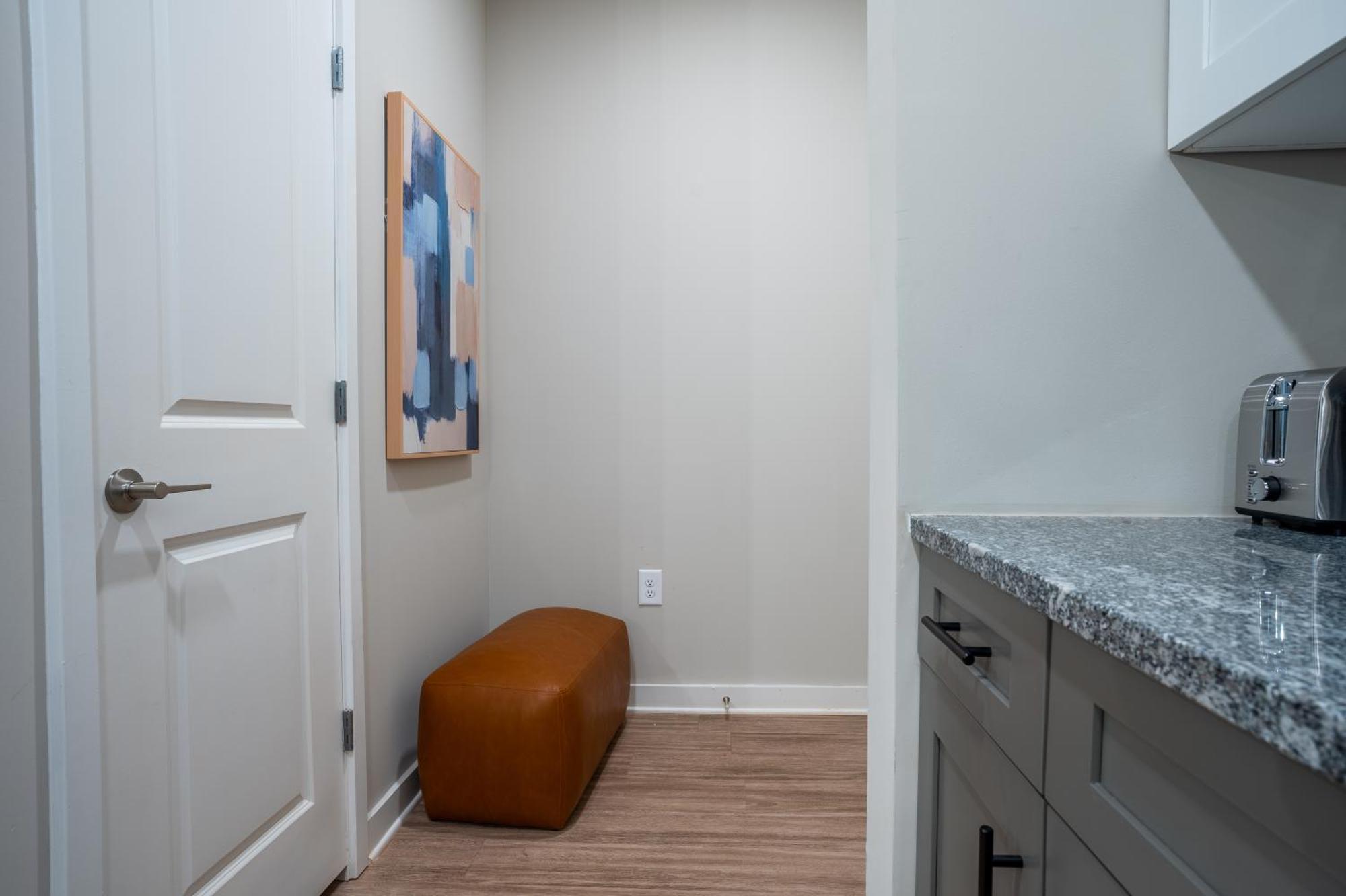 Modern Brand New 3br 2b In Heart Of