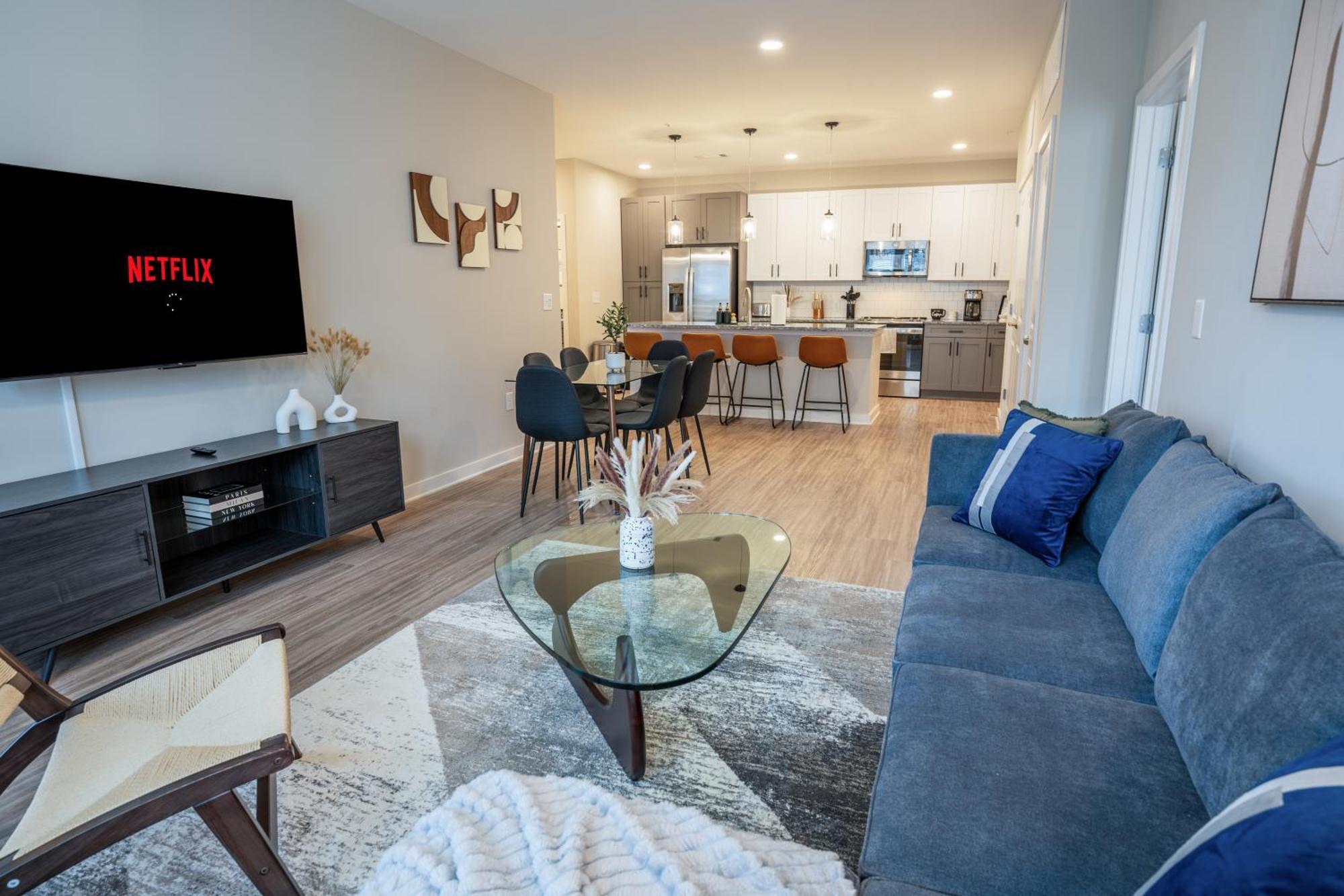 Apartment Luxurious Brand New 3br 2b In Heart Of *