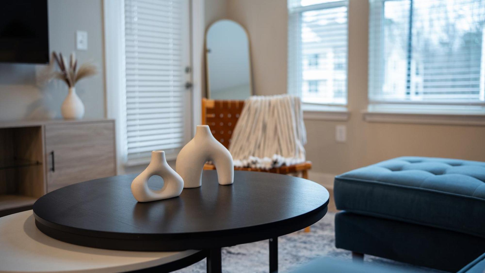 Modern Brand New 3br 2b In Heart Of Apartment