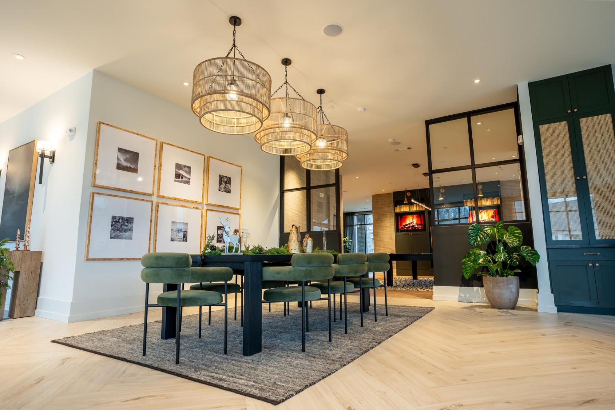 Modern Brand New 3br 2b In Heart Of Apartment *