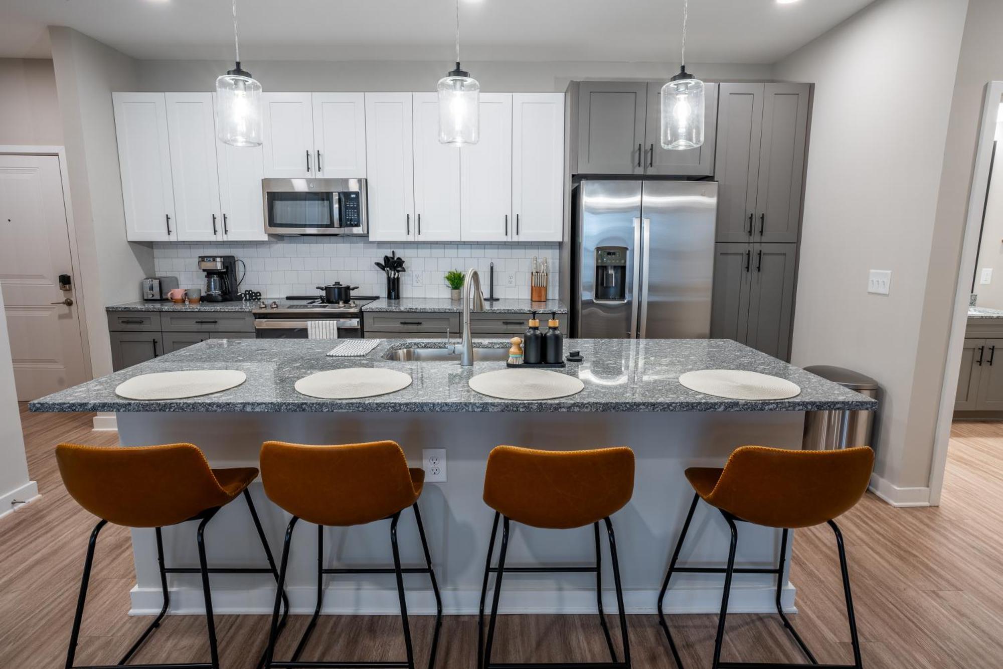Modern Brand New 3br 2b In Heart Of