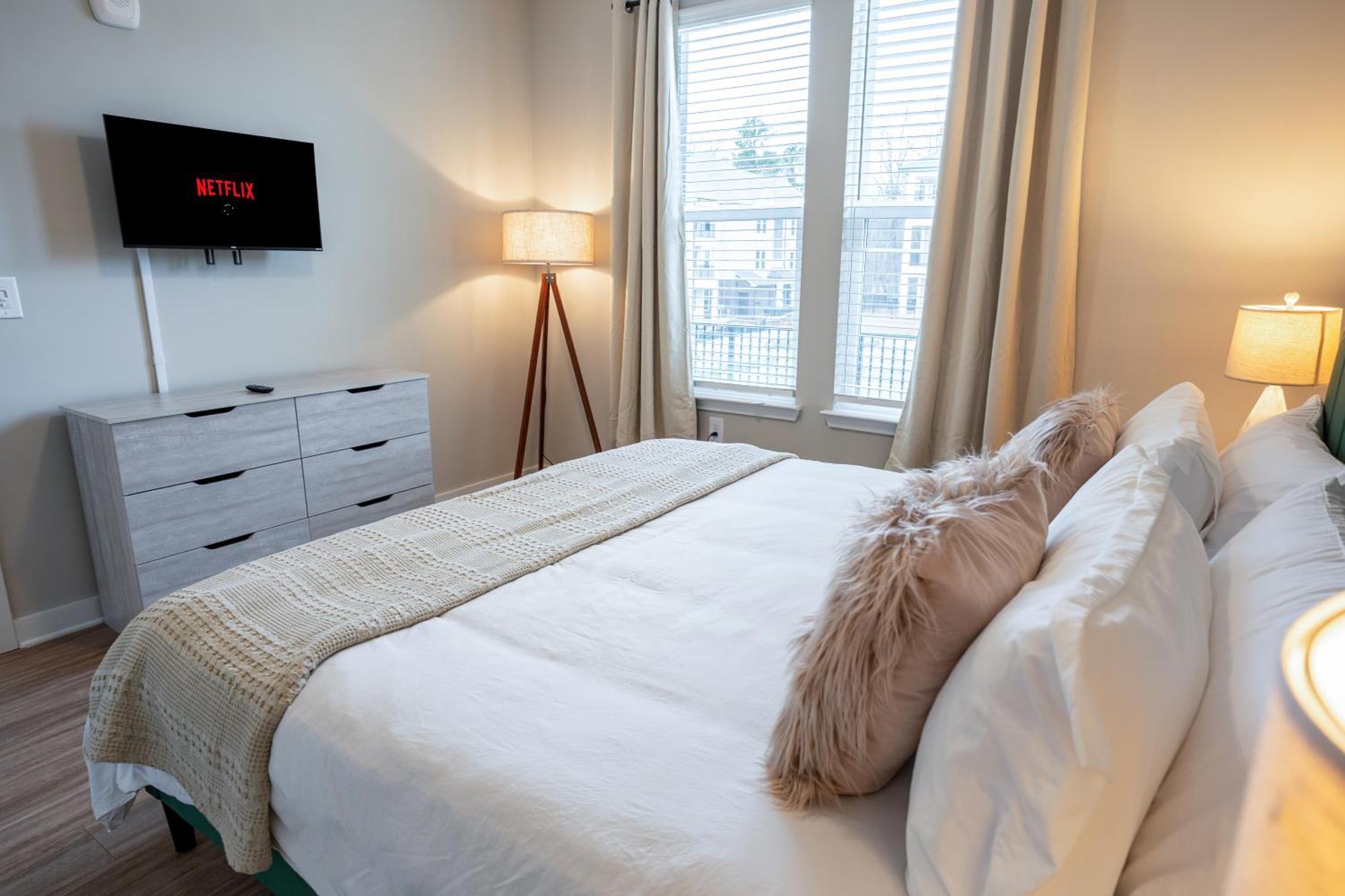 Modern Brand New 3br 2b In Heart Of Athens