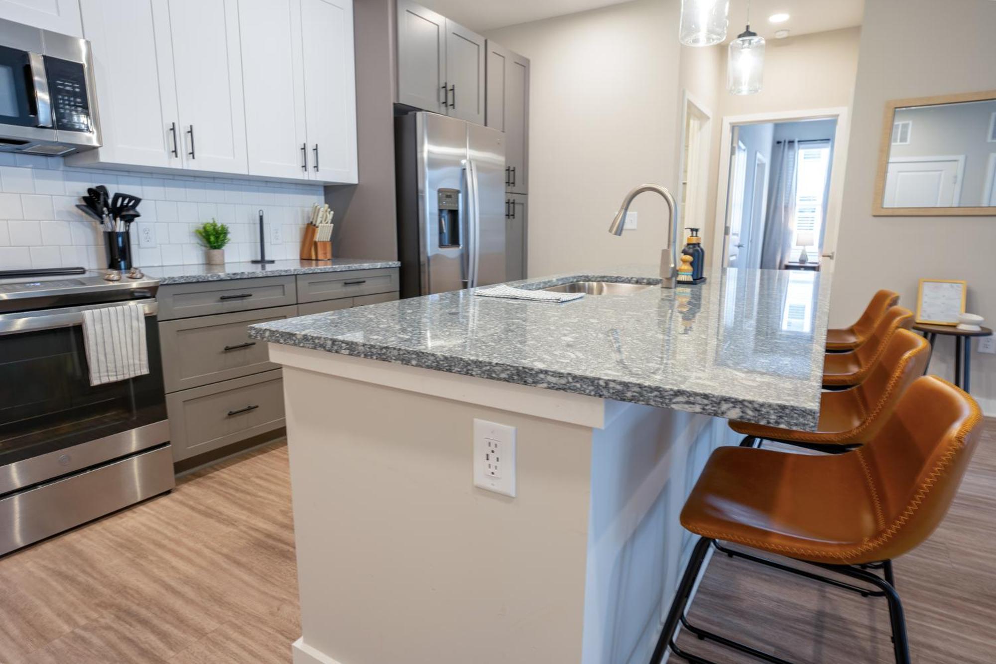Modern Brand New 3br 2b In Heart Of *