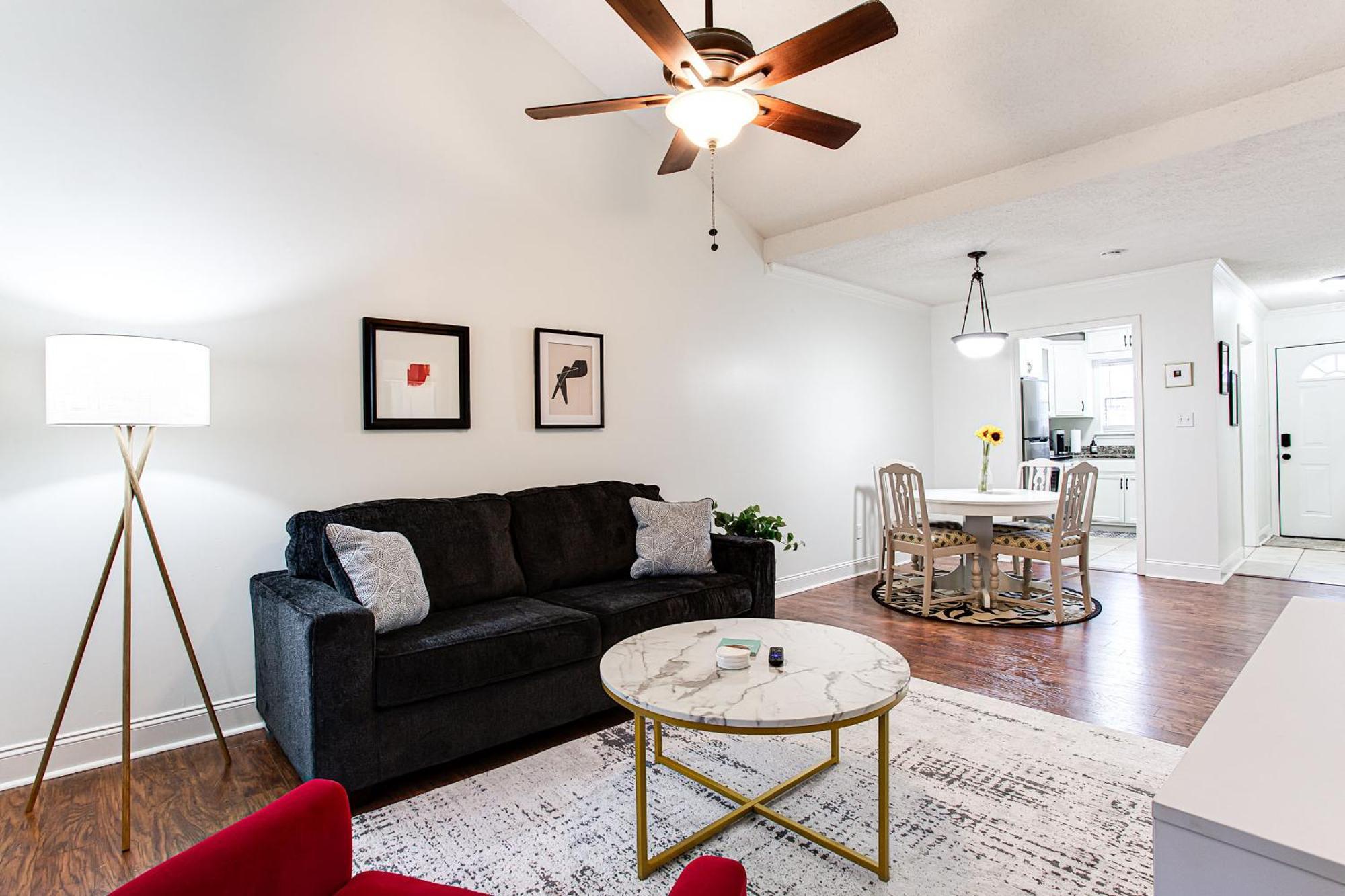 Apartment 5 Min Drive To Dorm, W/d, Quiet, Kitchen, Wi-fi *