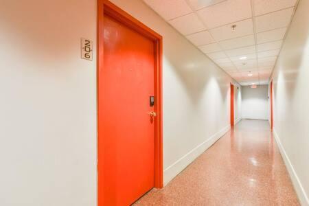 The Executive Loft - Walk To Sanford Stadium Apartment *