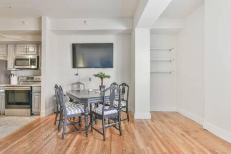 The Executive Loft - Walk To Sanford Stadium Apartment *