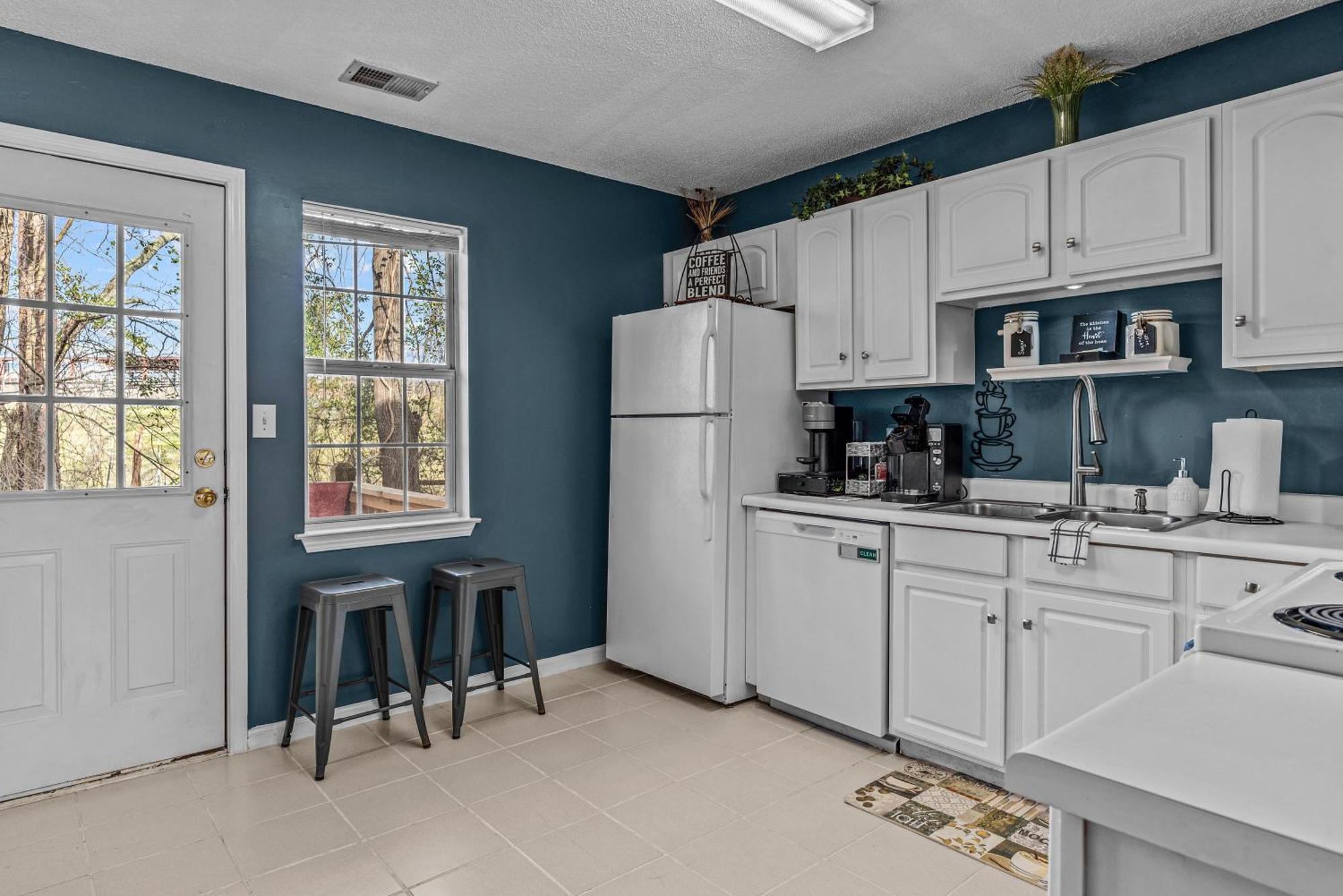 Woodstone Retreat Right Next To Uga Golf Course! Athens