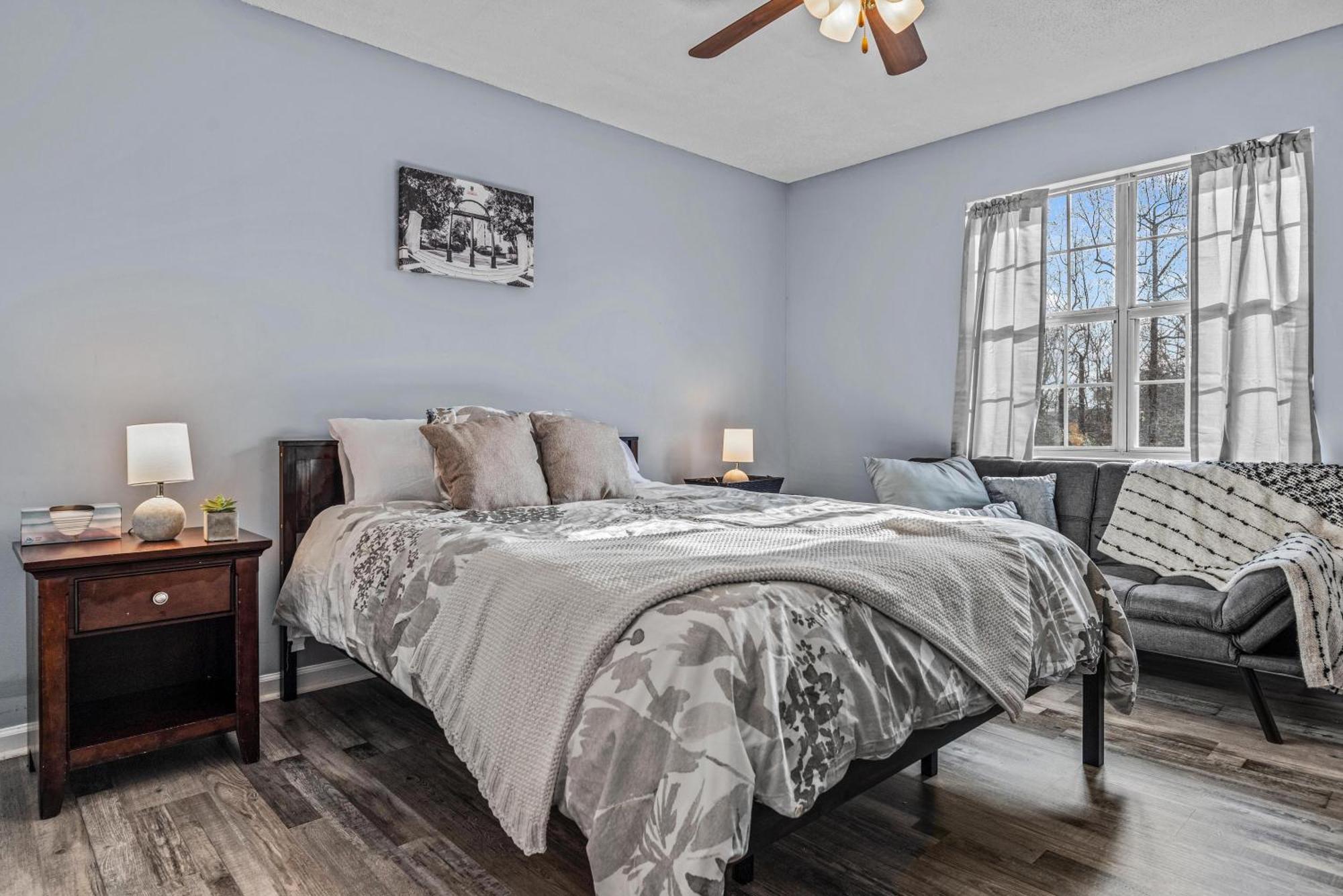 Woodstone Retreat Right Next To Uga Golf Course! *