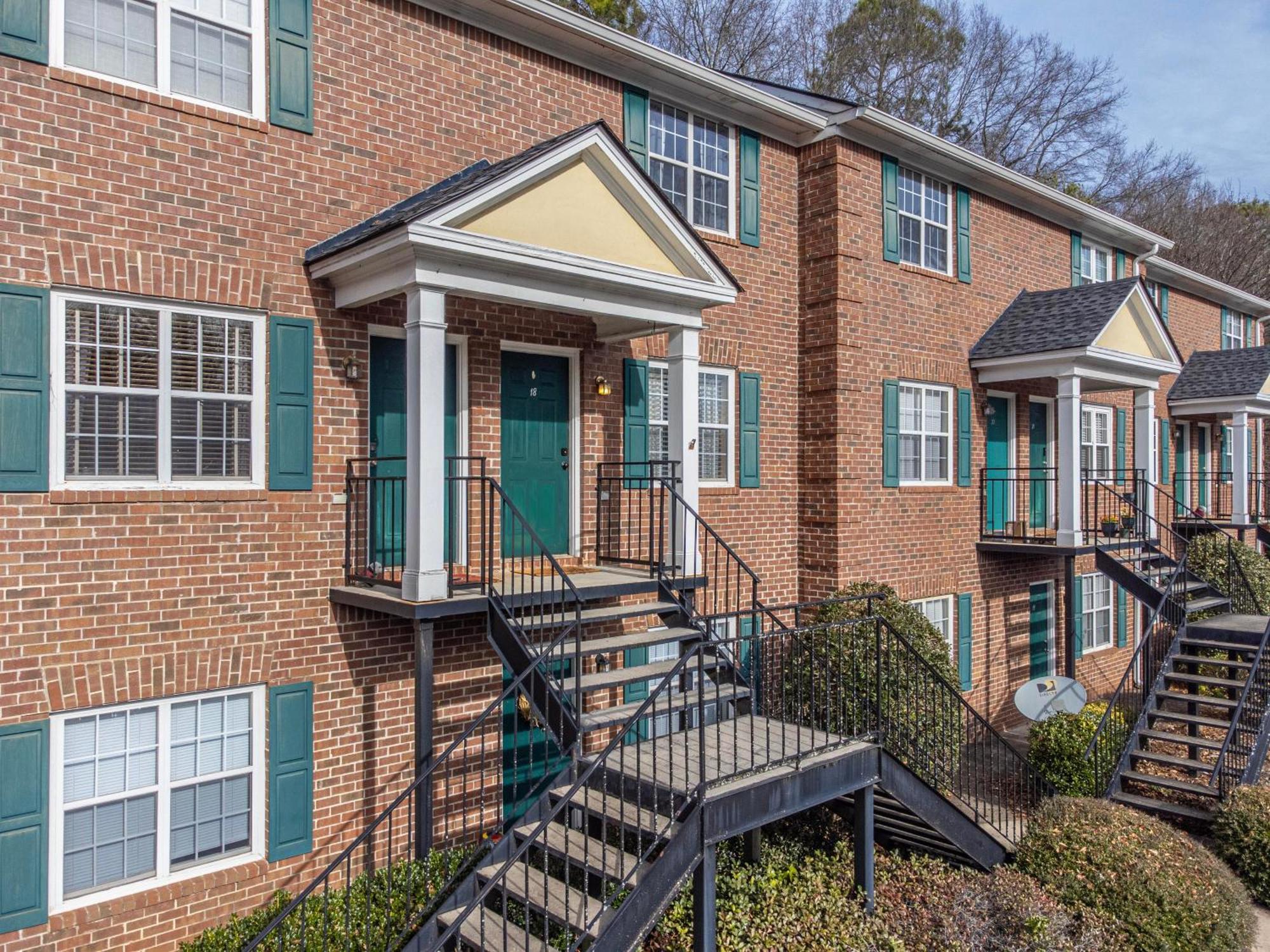 Woodstone Retreat Right Next To Uga Golf Course! * Athens