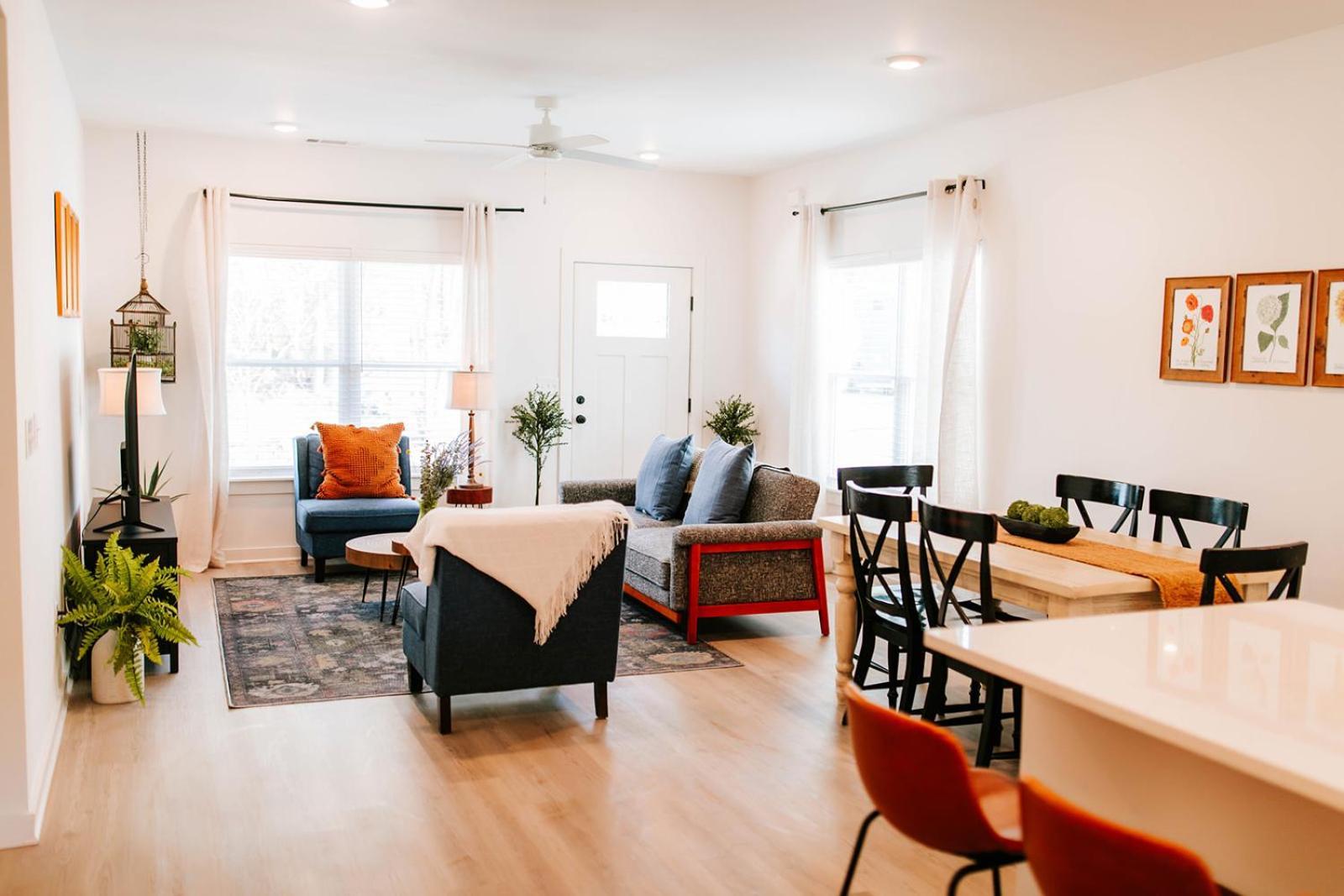 Apartment Artist Retreat - Near Downtown, Stadium, Campus